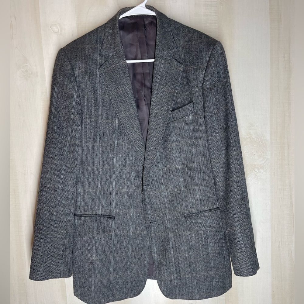 Magee tweed wool blend blazer with gold and blue 2‎ button, size 40r